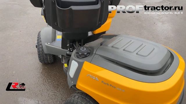 Садовый райдер (минитрактор) Stiga Park Pro 340 IX с щеткой для уборки территории. смотреть онлайн