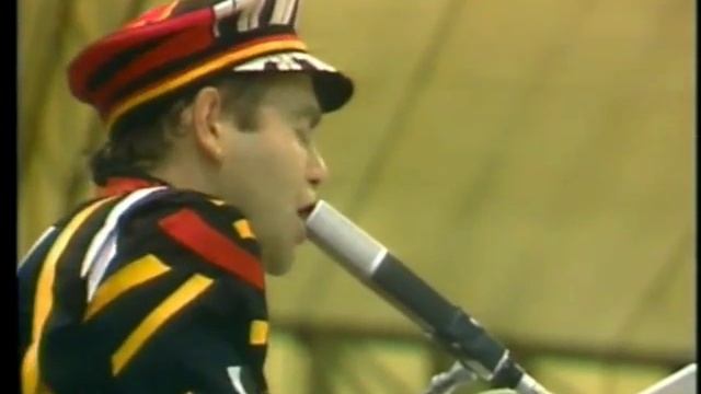 Elton John - White Lady White Powder (Live) смотреть онлайн