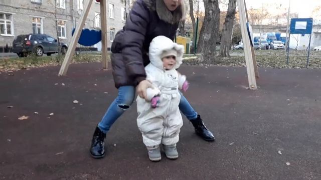 Опа горностай в исполнении моих детей на прогулке смотреть онлайн