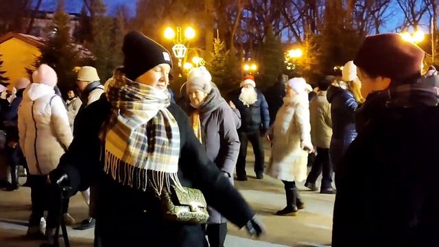 СКАЗОЧНАЯ ЖЕНЩИНА!???/ТАНЦЫ В ПАРКЕ ГОРЬКОГО ХАРЬКОВ ЯНВАРЬ 2022 смотреть онлайн