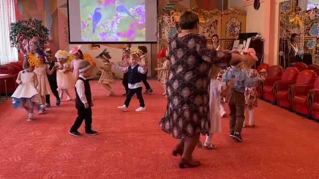 Музыкальная игра "Птенчики". Группа №6 "Искорки" смотреть онлайн