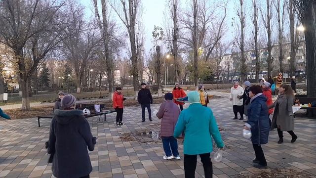 А вы танцуйте девочки, ? а вы гуляйте мальчики ? смотреть онлайн