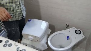 УСТАНОВКА НОВОГО УНИТАЗА В УГЛУ. Весь процесс монтажа унитаза на плитку.