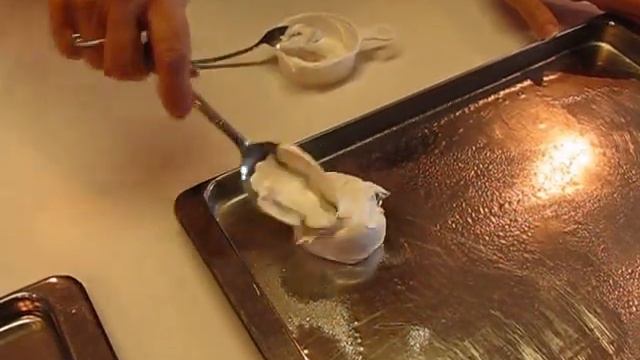 Betty's Mystical Meringue Shells смотреть онлайн