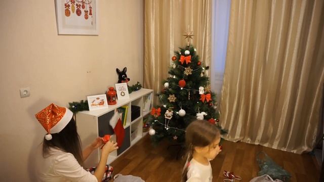 Украшаем ёлку и новогодний уголок смотреть онлайн