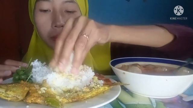 Makan Nasi Ikan + Leunca # Kuah Bakso смотреть онлайн
