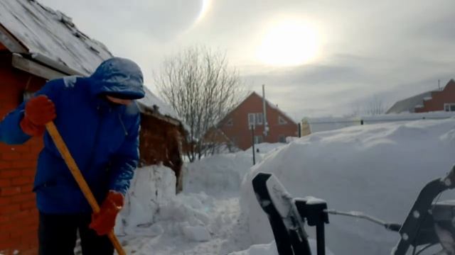 Снегоуборщик чемпион ST 661, 6.5 л.с, ручной стартер. смотреть онлайн