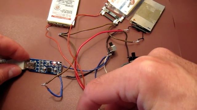 Самодельный повербанк на 3 отдельных аккумулятора. смотреть онлайн