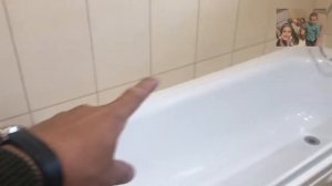 Установка углового потолочного карниза в ванной комнате.