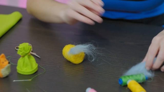 Что можно сделать из шерсти. Мягкая игрушка Гном. Сухое валяние поэтапно смотреть онлайн