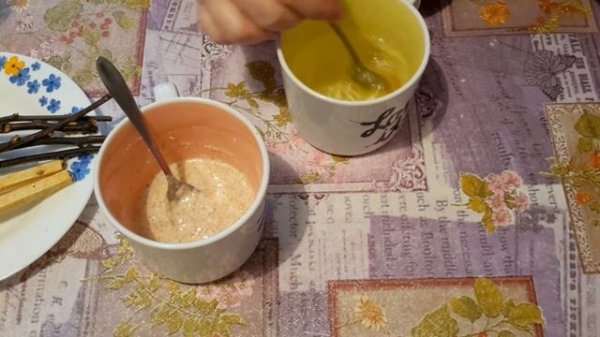 Медовые палочки для канареек. Honey sticks for canaries..mp4