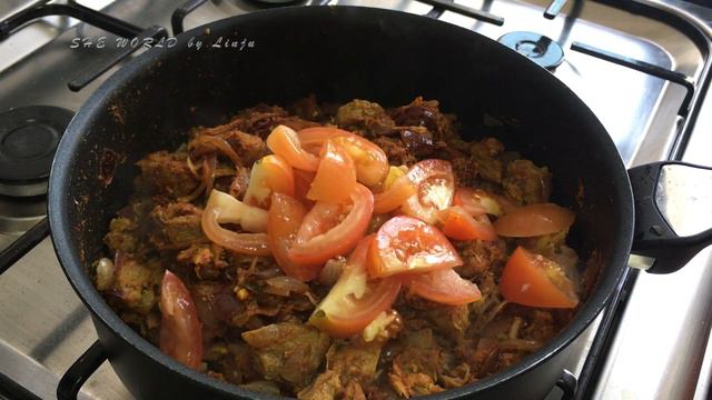 KIZHI POROTTA WITH DOUBLE OMELETTE/Special Beef Varattiyathu смотреть онлайн