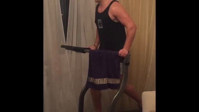 Быстрая проходка. Беговая дорожка. Спорт. смотреть онлайн