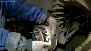 Нива 2121 1985 год, съём тормозного барабана, замена тросика ручника, подробно от и до!- Хакасикнах