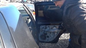 Разборка Volkswagen Bora и Golf 4 Как снять правый задний стеклоподъемник ?