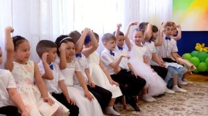 Музыкальная игра «За столами мы сидим» (Видео Валерии Вержаковой)