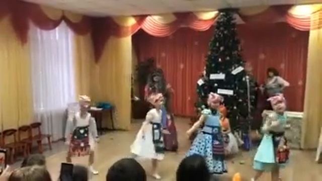 Танец Бабок Ёжек смотреть онлайн
