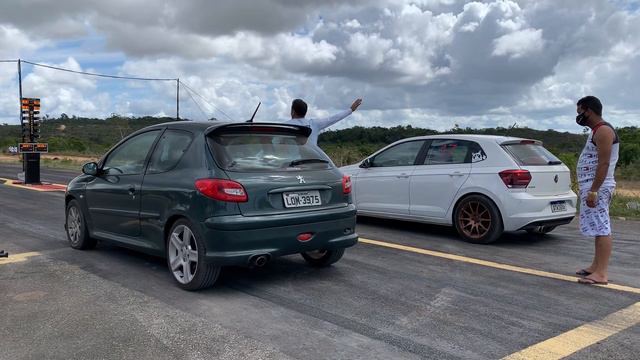 Peugeot 206 1.6 16v Aspirado x Polo TSI STG3 смотреть онлайн
