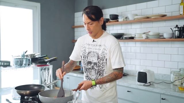 MASAKAN CHEF JUNA MASTERCHEF INDONESIA SEASON 9 GW YANG NILAI - RESEP AYAM WOKU CHEF JUNA смотреть онлайн