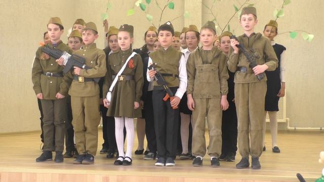 Фестиваль солдатской песни. 4б. "Солдат молоденький". смотреть онлайн