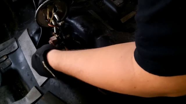 Mazda 626 - Fuel Pump Removal & Fuel Tank Cleaning смотреть онлайн