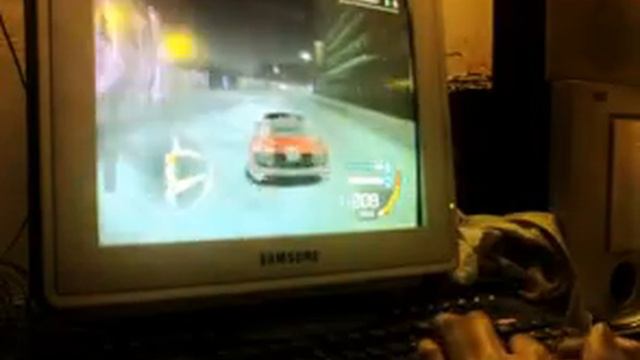 playing NFS carbon .. back in those days :P смотреть онлайн