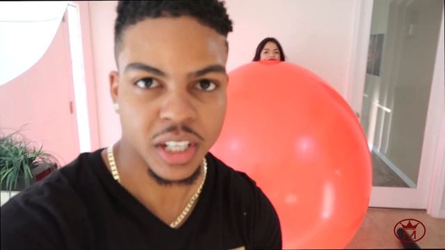 GIANT BALLOON CHALLENGE!! PT2 ? смотреть онлайн