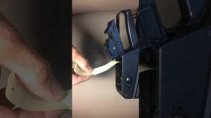 Как заправить пистолет для ценников?