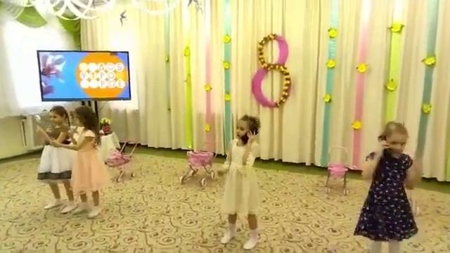 Флешмоб Маму поздравляют малыши «Молодые мамочки» смотреть онлайн