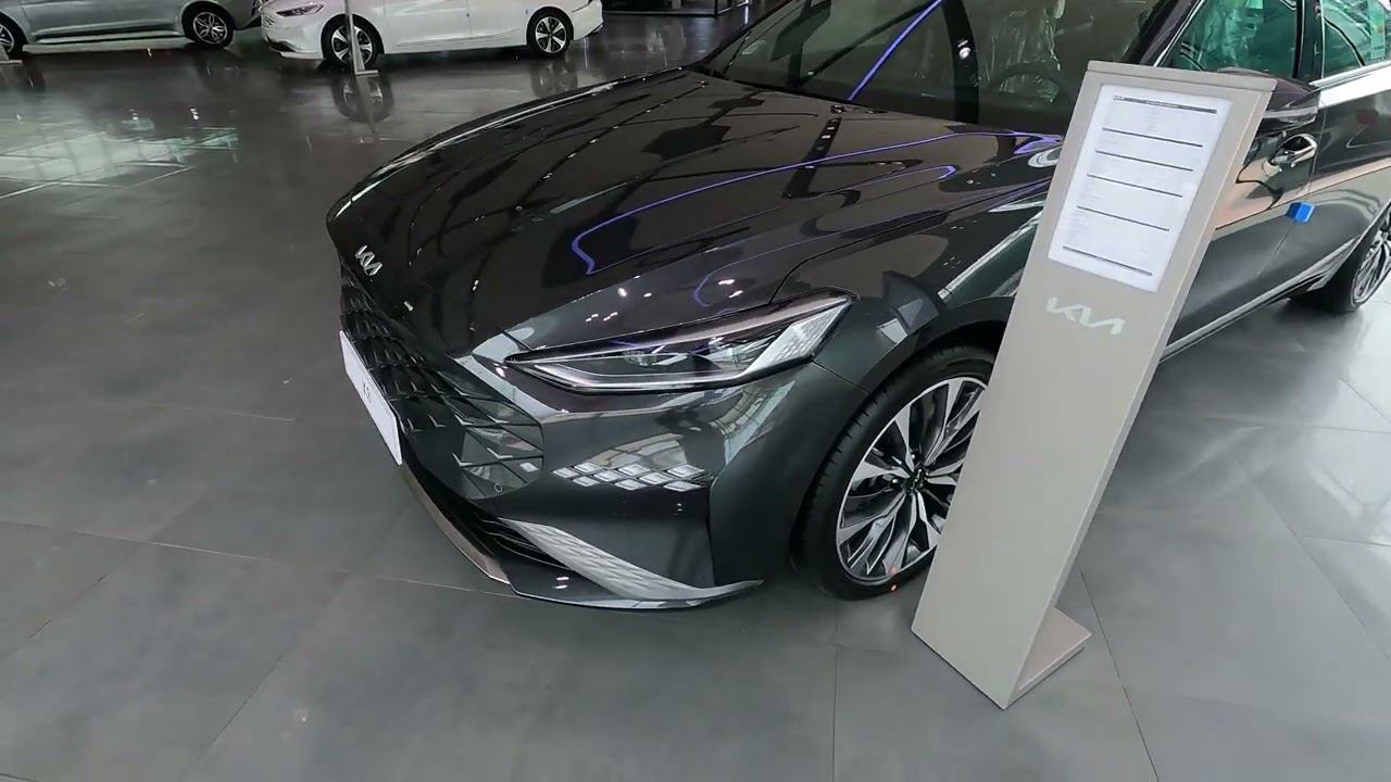 Прогулки по автосалонам KIA: CARENS, K8, SONET смотреть онлайн