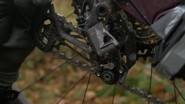 Do You Really Need A Clutch Derailleur? | Clutch Vs Non-Clutch Mech Comparison