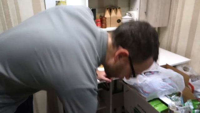 купил продукты в Светофоре на 3000 рублей, Миша РАЗБИЛ НОС Никите смотреть онлайн