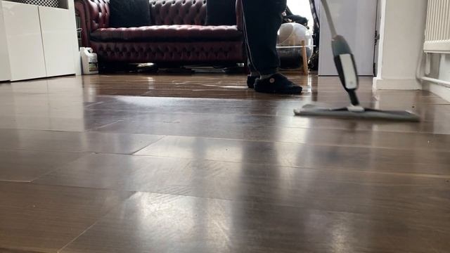 How To Polish Laminate Floors Using BONA Floor Cleaner And Polish.
