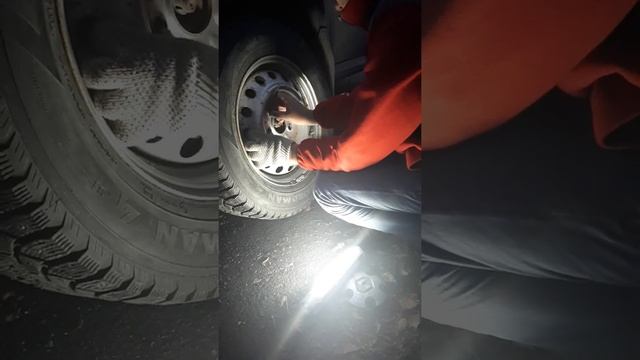 Замена колес на автомобиле. Помощник - Аккумуляторный ударный гайковерт ALTECO CIW 18-400. смотреть онлайн