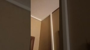 Прокладка дополнительных розеток в ванну и кухню с помощью кабель канала.  #электромонтаж #псков