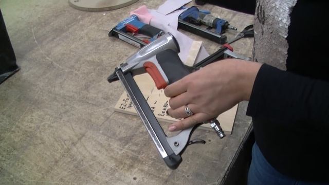 Upholstery stapler. Мебельный степлер обзор (Do-it-yourself furniture. DIY) смотреть онлайн