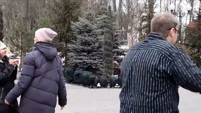 СОБЕРУ БУКЕТ,ПОДАРЮ ТЕБЕ ТАНЦЫ ВПАРКЕ ГОРЬКОГО смотреть онлайн