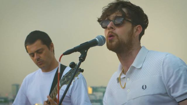 Tom Grennan on the roof: 'All Goes Wrong' смотреть онлайн