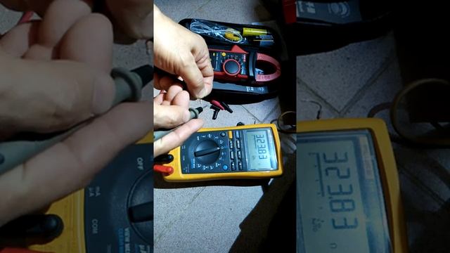 Ut216d OLED Clamp Meter NCV,dcV,cap,resister test смотреть онлайн