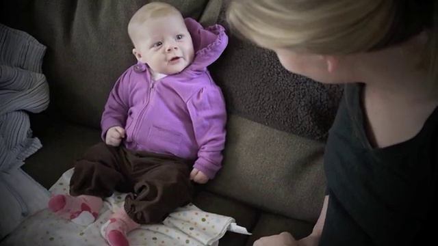 Two month old baby Ursula converses. смотреть онлайн