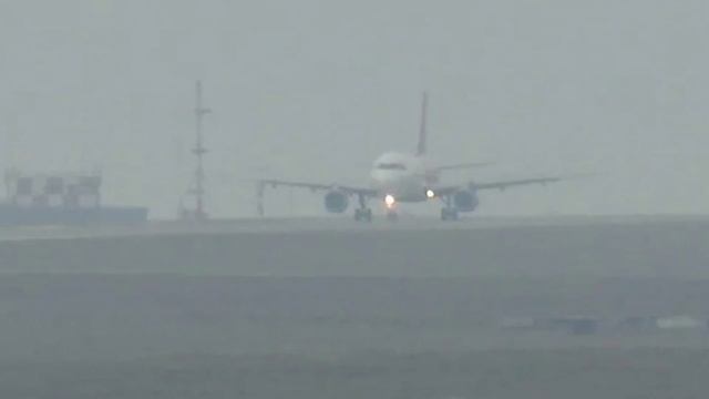 срочно в Кыргызстан ситуация ужасная густой туман в аэропорту Кыргызстан все рейсы задержан смотреть онлайн