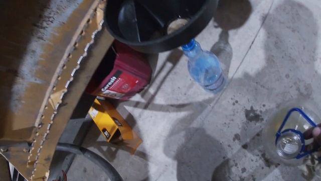 Главные аспекты по замене масла в ДВС, и фильтров. Экскаватор-погрузчик CATERPILLAR 432D смотреть онлайн