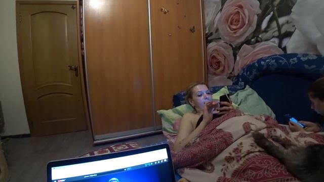 ХОЧУ АЙФОН 11 / РЖЕМ НА КОММЕНТАМИ С МАМОЙ смотреть онлайн