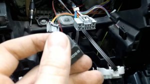 Toyota Corolla.  Установка и подключение ПТФ.