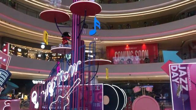 Largest mall in Longgang Shenzhen смотреть онлайн