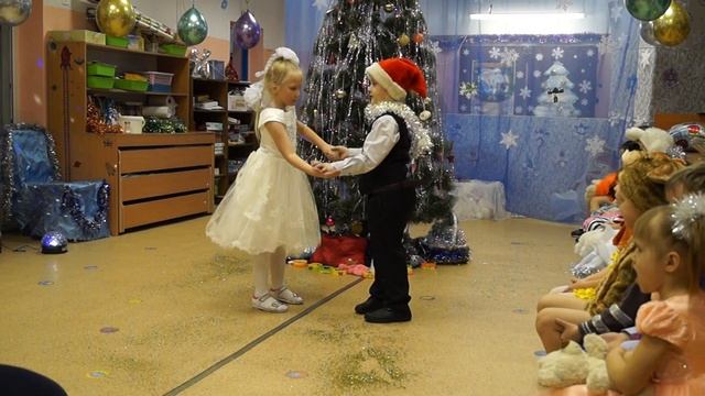 Новогодний вальс в детском саду (5 лет). под песню А.Усачева музыка А.Пинегин "Зимняя сказка" смотреть онлайн