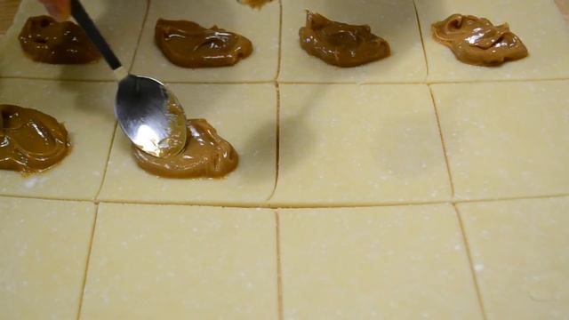 ПЕЧЕНЬЕ "Конверты" с Варёной Сгущёнкой или Вишней | Cottage cheese cookies смотреть онлайн