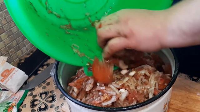Вкуснейший, сочный шашлык из свиной шейки смотреть онлайн