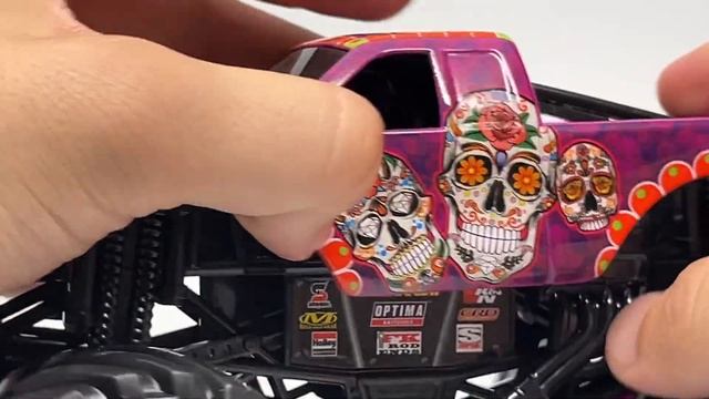 SPIN MASTER MONSTER JAM SERIES 13 | 1:24 SCALE смотреть онлайн