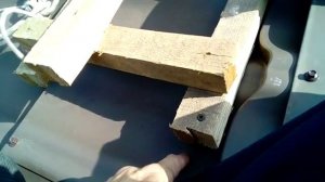 Как безопасно лазить по кровле из металлочерепицы.